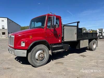 2001 Freightliner FL80 4x2 Camión Caja Abierta