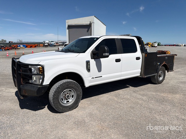 2019 Ford F-350 XL 4x4 Crew Cab Flatbed Truck