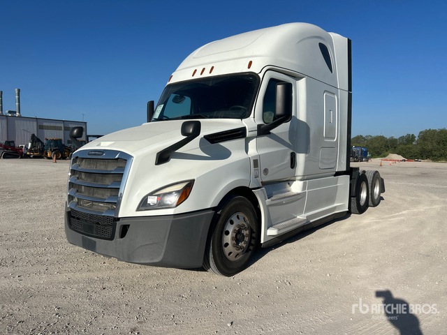 2020 Freightliner Cascadia 126 6x4 T/A Sleeper Truck Tractor