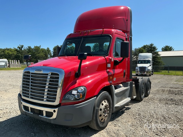 2018 Freightliner Cascadia 125 6x4 T/A Day Cab Truck Tractor