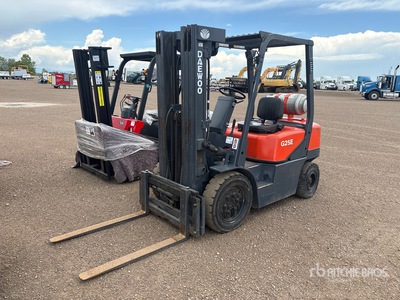 Daewoo G25E-3 5000 lb Pneumatic Tire フォークリフト