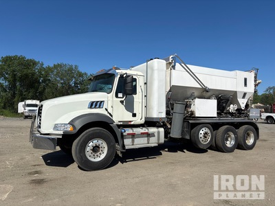 2020 Mack GU813 8x4 Camion bétonnière