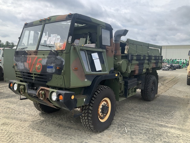 1998 Stewart & Stevenson M1081 LMTV 4x4 Cargo Truck 1998 Stewart & Stevenson M1081 LMTV 4x4 Cargo Truck