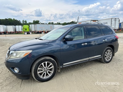 2014 Nissan Pathfinder SL 2WD SUV