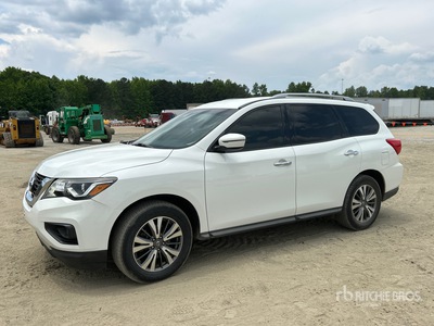 2017 Nissan Pathfinder SV 2WD SUV