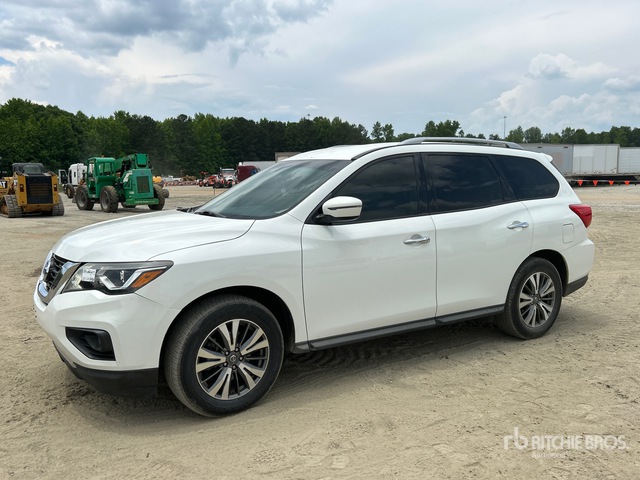 2017 Nissan Pathfinder SV 2WD SUV