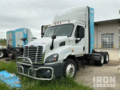 2018 Freightliner Cascadia 6x4 T/A Day Cab Truck Tractor (Inoperable)