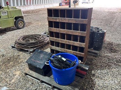Quantity of Assorted Parts Pièces divers