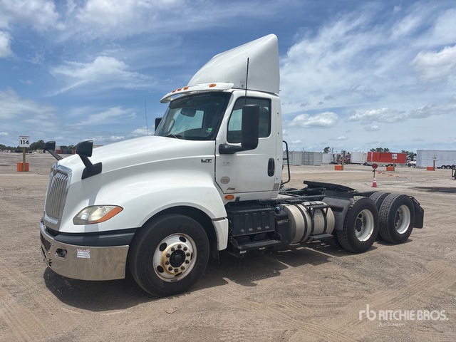3HSDZTZR8JN537404 2018 photo no. 1