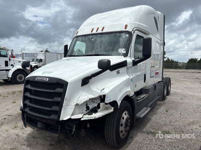 2019 Freightliner Cascadia 126 6x4 T/A Sleeper Truck Tractor