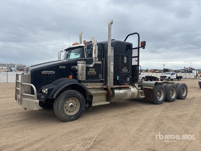 2006 Kenworth T800 Tri/A Sleeper Truck Tractor