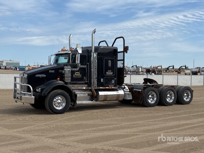 2006 Kenworth T800 Tri/A Sleeper Truck Tractor