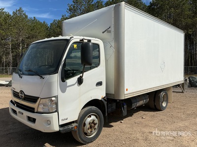 2016 Hino 165 4x2 Camion fourgon