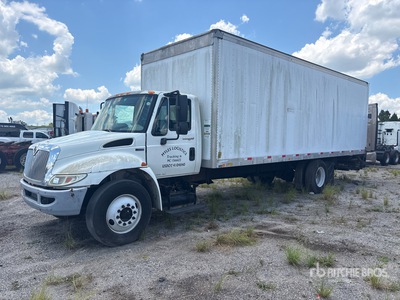 2014 International 4300 4x2 Camion fourgon