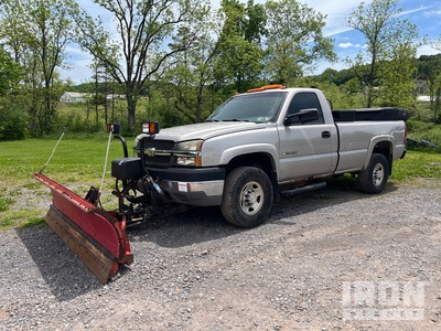 2004 Chevrolet 2500HD 4x4 Camion chasse-neige