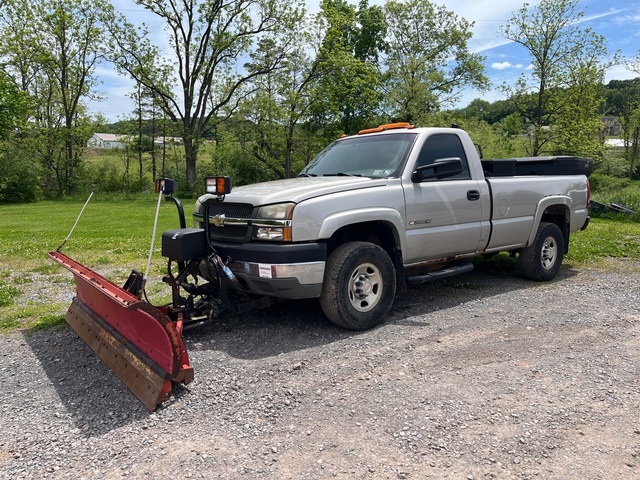 2004 Chevrolet 2500HD 4x4 Snow Plow Truck