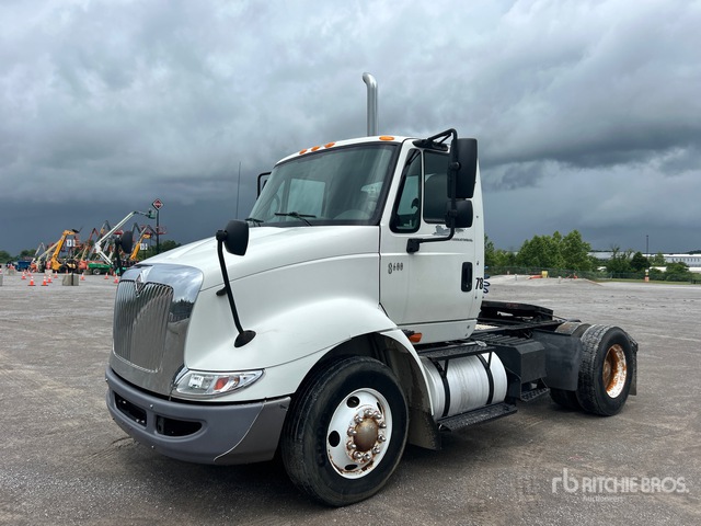 2007 International 8600 4x2 S/A Day Cab Truck Tractor