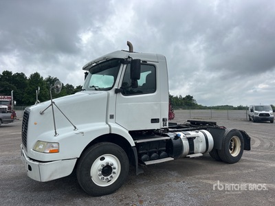 2014 Volvo VNM 4x2 Cabeza Tractora Cabina Corta