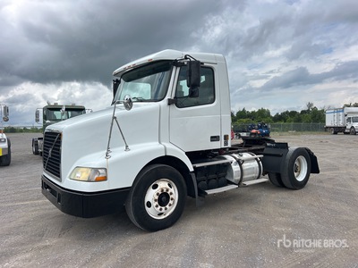 2003 Volvo VNM 4x2 Cabeza Tractora Cabina Corta