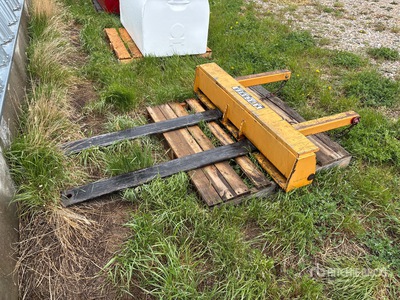 Kirchner 49 in Bucket-Mount Pallet Forks