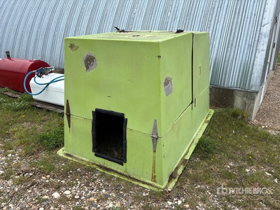 8 ft X 5 ft Poly Dog Shelter Divers
