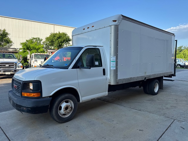 2005 GMC Savana 4x2 Van Truck 2005 GMC Savana 4x2 Van Truck