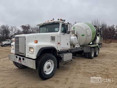 1998 International Paystar 5000 8x4 Mixer Truck