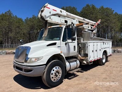 Altec AO445 45 ft on 2014 International 4400 4x2 Lkw-Arbeitsbühne