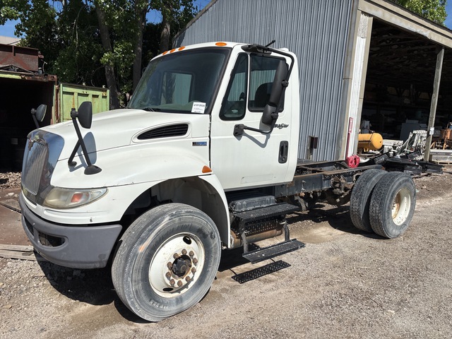 2012 International 4400 4x2 S/A Day Cab Truck Tractor 2012 International 4400 4x2 S/A Day Cab Truck Tractor