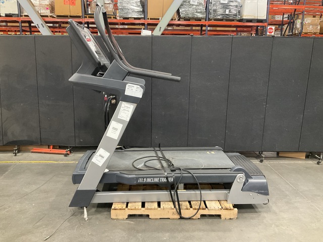 Free Motion Incline Trainer Treadmill