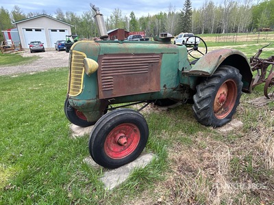 Oliver 70 2WD Wide Front Tractor histórico