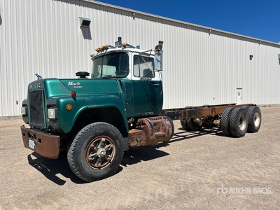1984 Mack RD686S 6x4 الكابينة والهيكل