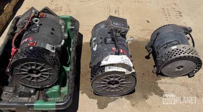 LOT OF 3 - C.E. Niehoff Alternators SHIP DIMS: 40 x 40 x 20 260lbs Pièces divers