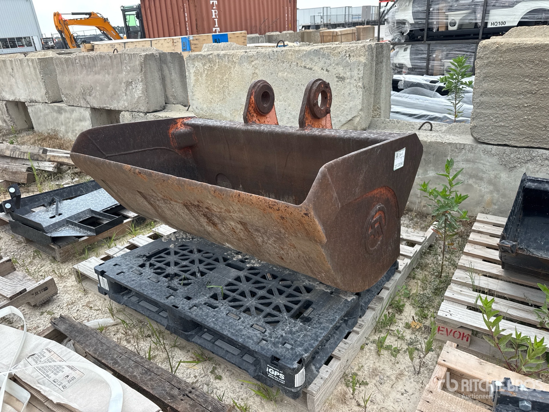 59 in Cleanup Excavator Bucket - Fits John Deere 160C