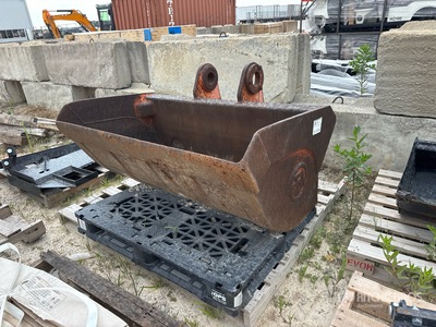 59 in Cleanup Excavator Bucket - Fits John Deere 160C