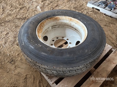 11R24.5 Tire