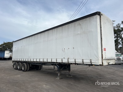 1999 Freighter 13.5 m Tri/A Curtain Side Trailer