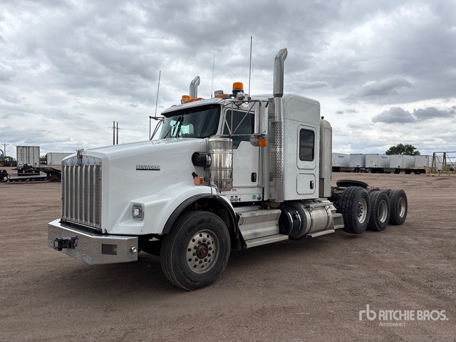 2016 Kenworth T800 8x4 Heavy Haul Tri/A Sleeper Truck Tractor
