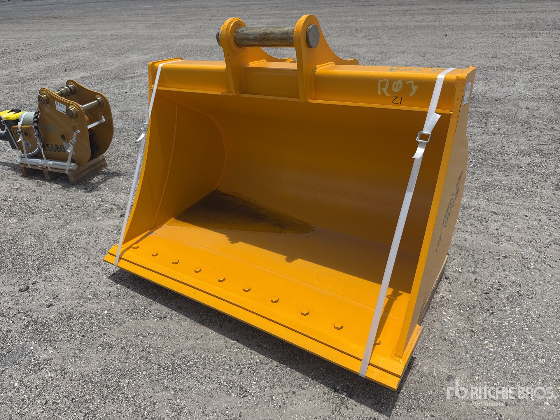 2026 LYALS ALSECB320 63 in Cleanup Excavator Bucket - Fits Cat 320 (Unused)
