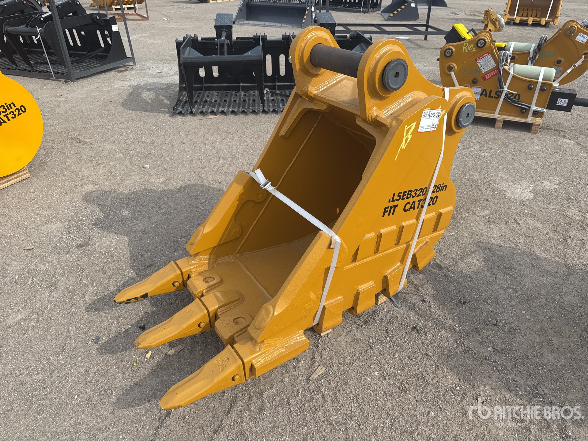 2026 LYALS ALSENB320 28 in Digging Excavator Bucket - Fits Cat 320 (Unused)