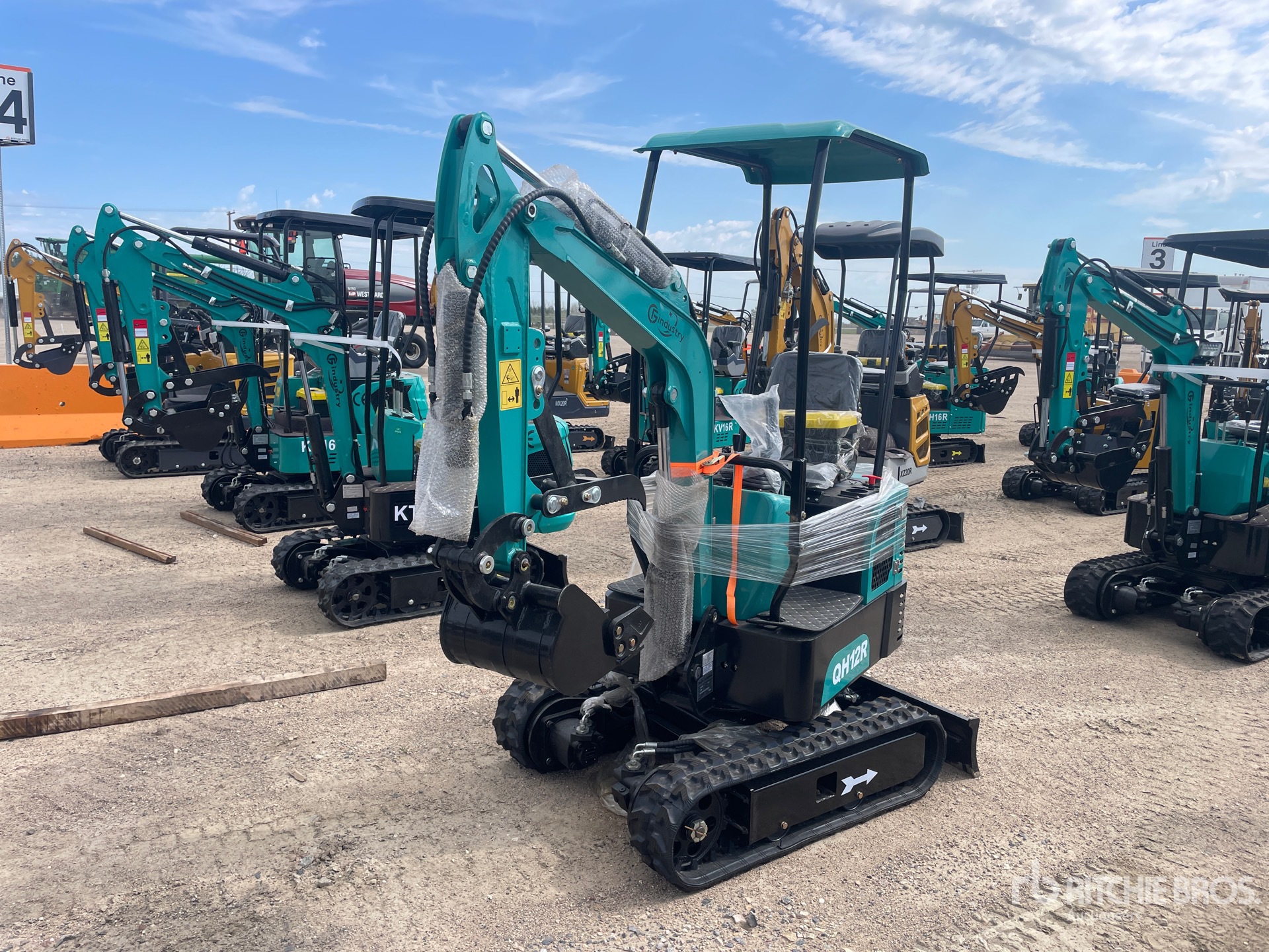 2026 CFG QH12R Mini Excavator (Unused)