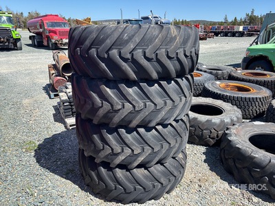 Quantity of (4) 440/80R28 Reifen - Fits JCB 4CX