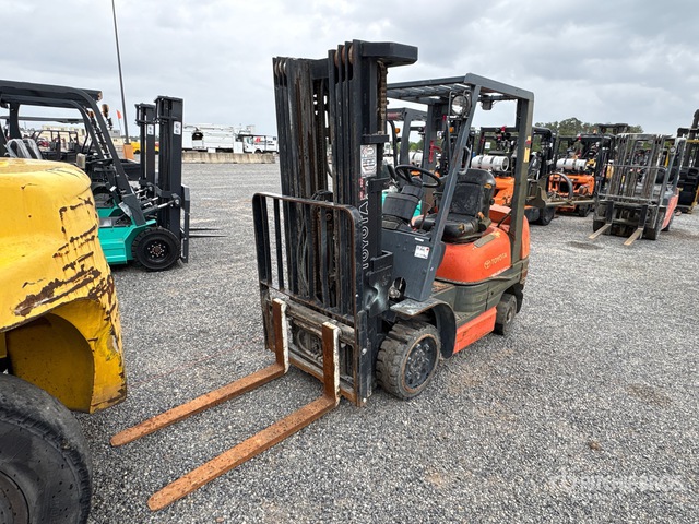 Toyota 42-6FGCU25 2600 lb Pneumatic Tire Forklift (Inoperable)