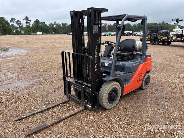 2022 Toyota 50-8FGU25 3750 lb Pneumatic Tire Forklift