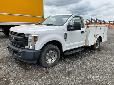 2018 Ford F-250 4x2 شاحنة متعددة الاغراض