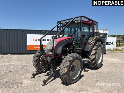 2009 Valtra N101 hCR AC10 2 Tracteur Agricole 2WD Tractor (Inoperable)