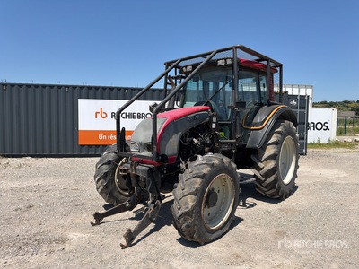 2009 Valtra N101 hCR AC10 2 Tracteur Agricole 2WD Tractor (Inoperable)