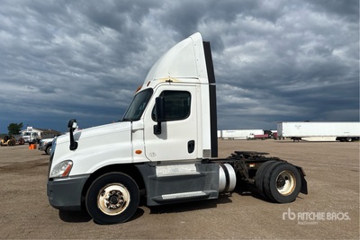 2016 Freightliner Cascadia 125 4x2 S/A Day Cab Truck Tractor