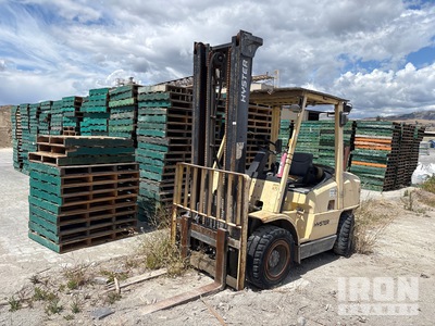 Hyster H80XM 8300 lb Pneumatic Tire Chariot Élévateur