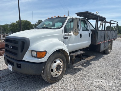 2004 Ford F-650 Flatbed Truck
